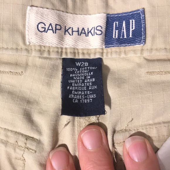 Gap Khakis, cargo shorts, size 28 - Picture 3 of 3